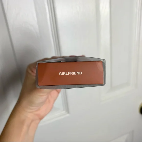 Huda Beauty Liquid Matte Lipstick Girlfriend - Picture 3 of 6